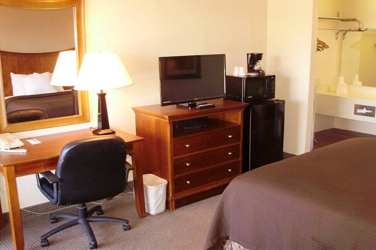 Trade Winds Central Inn Талса Экстерьер фото