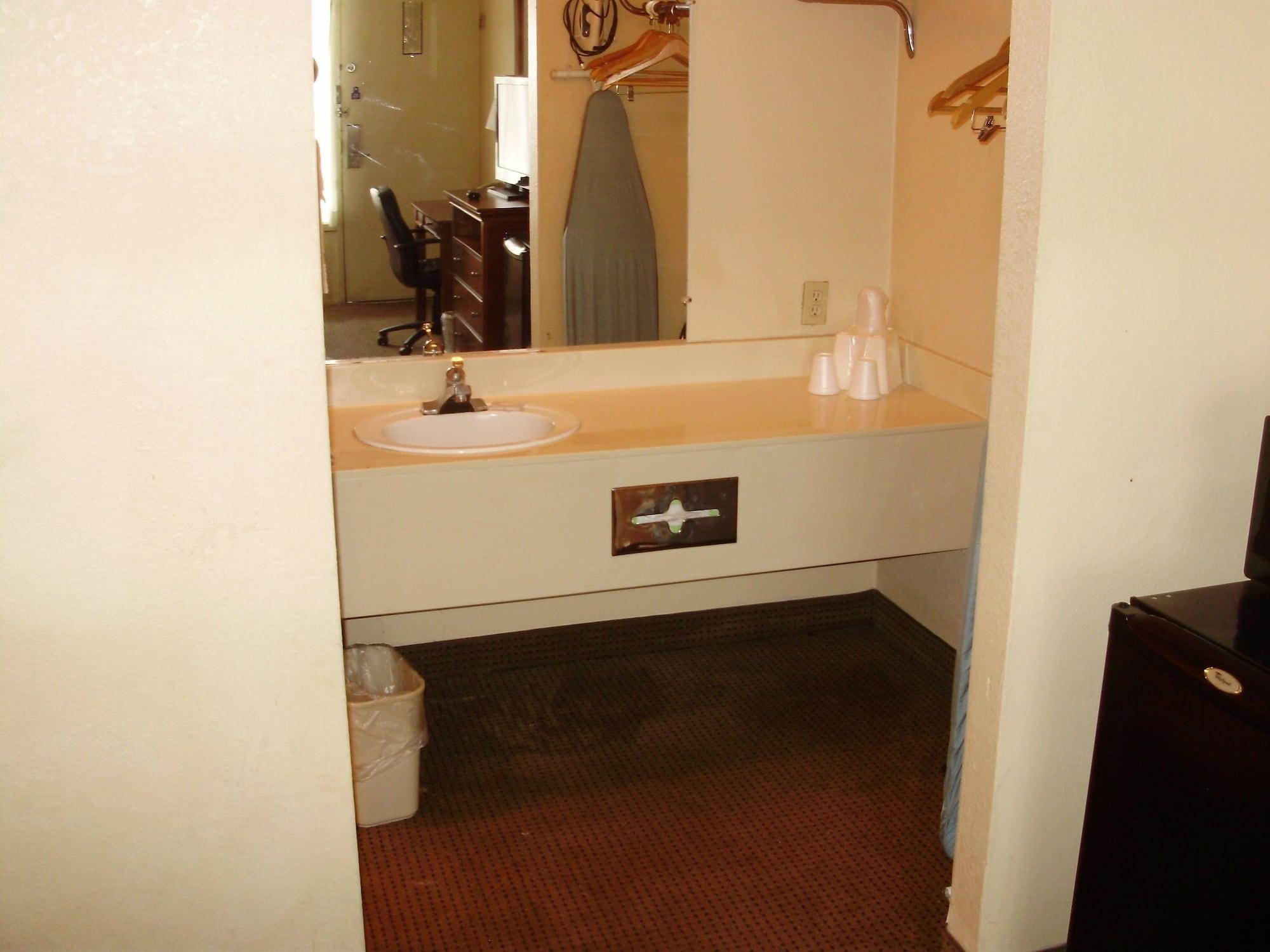 Trade Winds Central Inn Талса Экстерьер фото